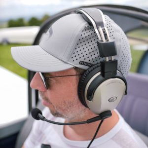 Bequeme Kopfbedeckung für Pilot mit Headset